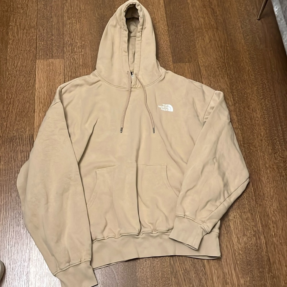 North Face hoodie in great condition. Unisex